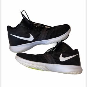 Nike Kyrie Basketball Shoes (Black and White)